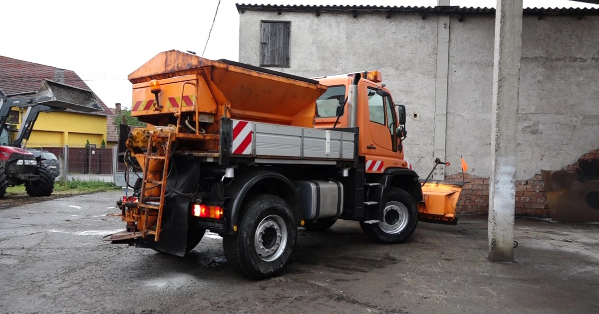 Bevetésre készek a munkagépek Gyergyószentmiklóson, jöhet a havazás